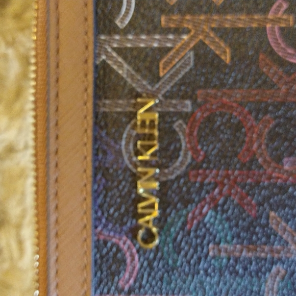 NWOT. Calvin Klein large wristlet. - Picture 3 of 5